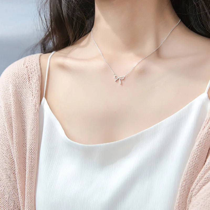 The Simple Bow necklace